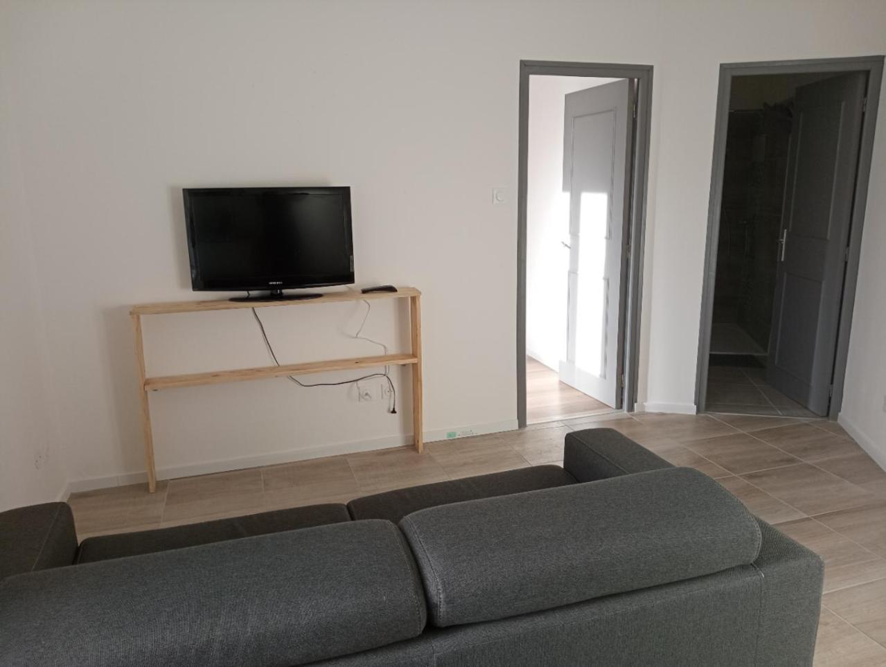 Appart Proche Toutes Commodites Souvigny Exterior foto